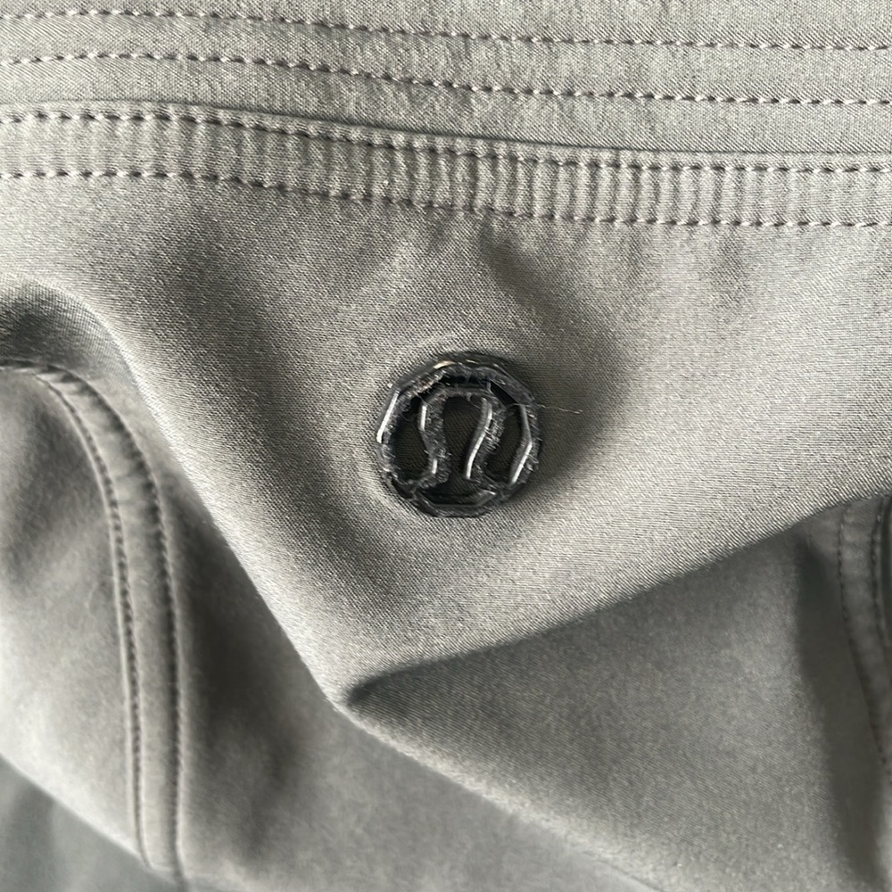 EC Lululemon Men's Softshell Hooded Jacket with Zipper Pockets - Size L - Picture 6 of 6